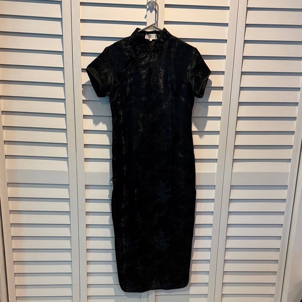 Chinese NWOT Satiny both sides slits Texture Maxi Dress with side top zipper.